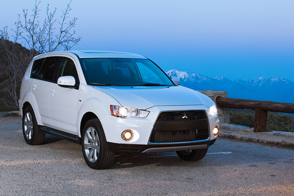 2011 Mitsubishi Outlander Front Angle