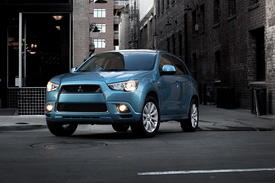 2011 Mitsubishi Outlander Sport Front Angle