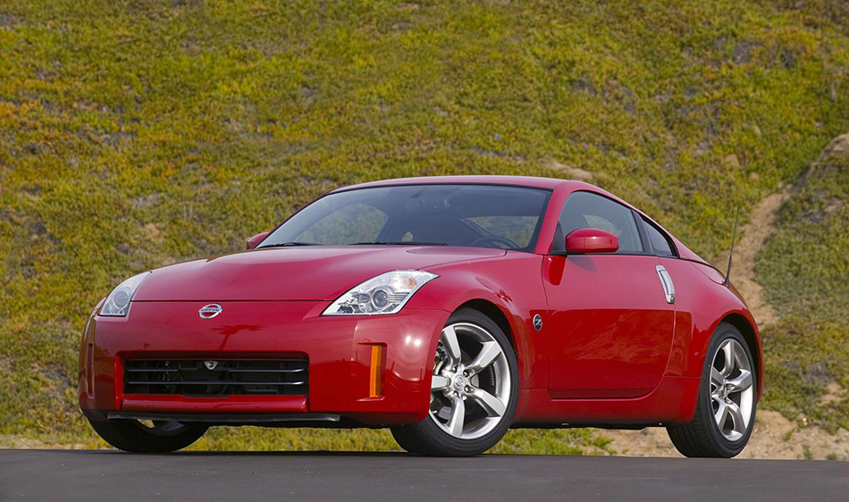 2008 Nissan 350Z Coupe Front Angle