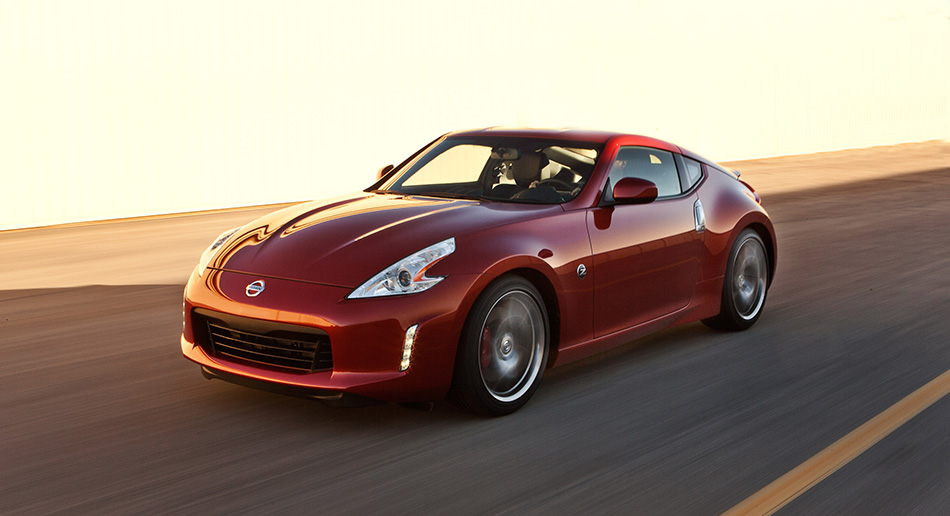 2013 Nissan 370Z Front Angle