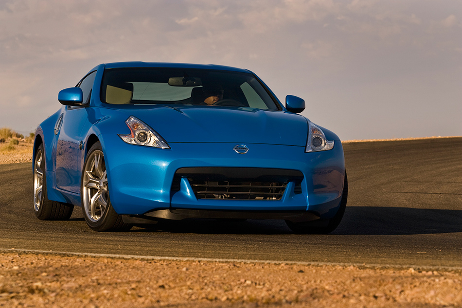 2012 Nissan 370Z Coupe Front Angle