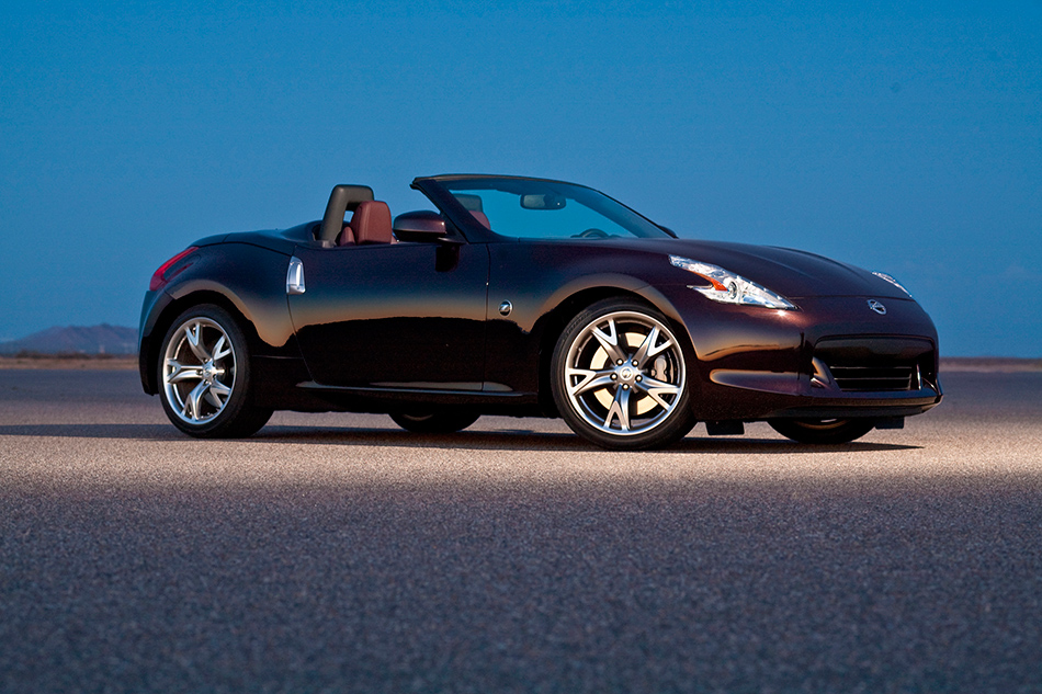 2012 Nissan 370Z Roadster Front Angle