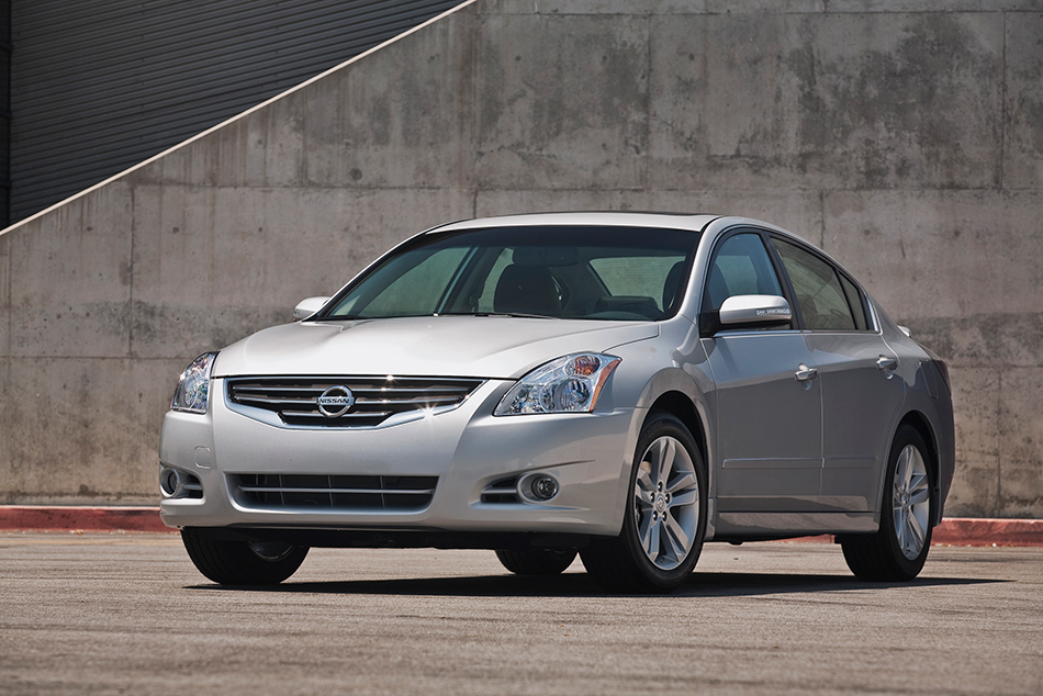 2012 Nissan Altima Front Angle