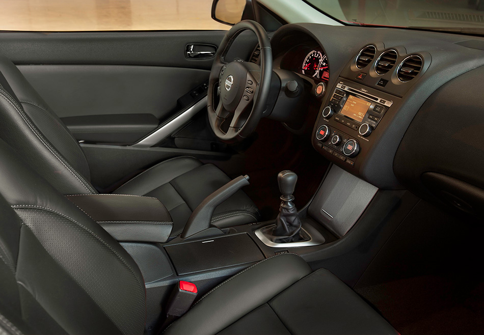 2013 Nissan Altima Coupe Interior
