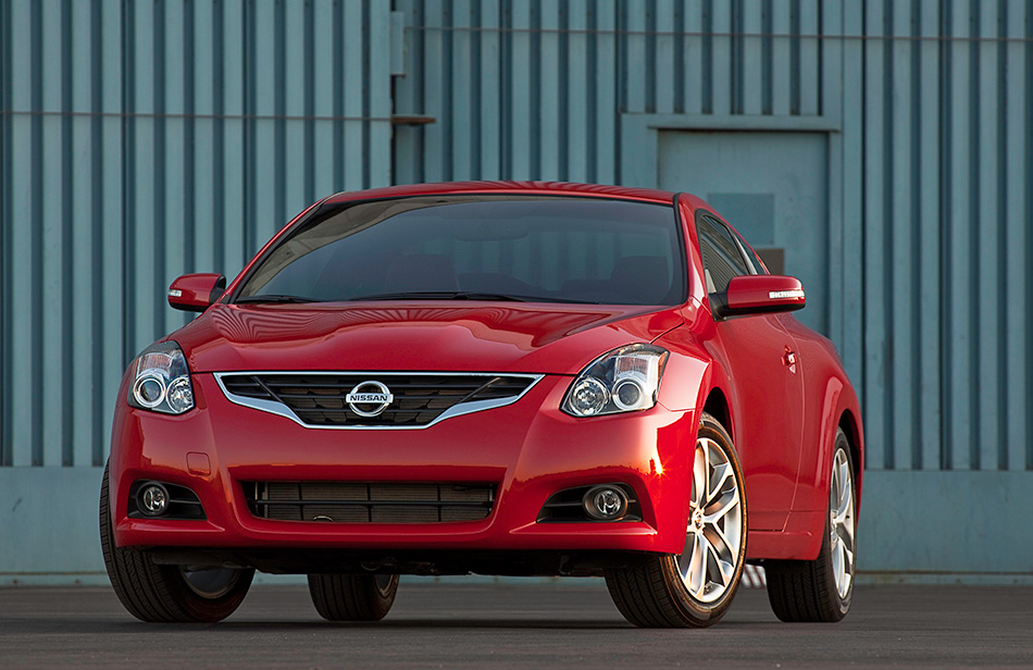 2013 Nissan Altima Coupe Front Angle