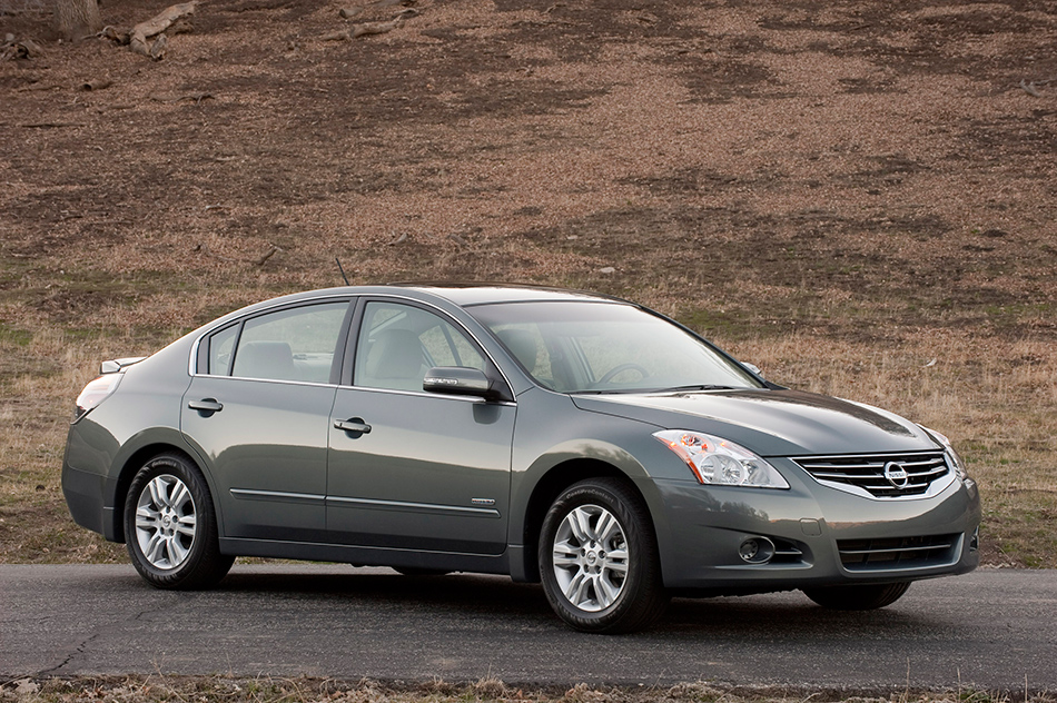 2011 Nissan Altima Hybrid Front Angle