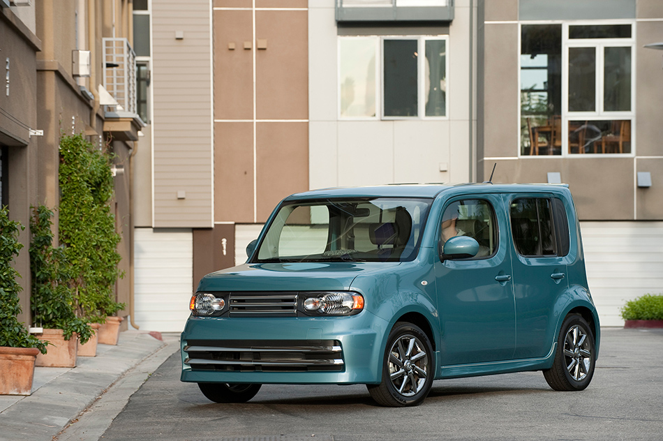 2012 Nissan Cube Front Angle