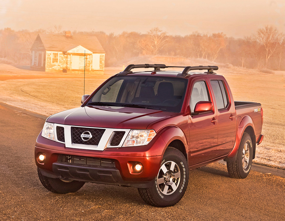 2013 Nissan Frontier Crew Cab Front Angle