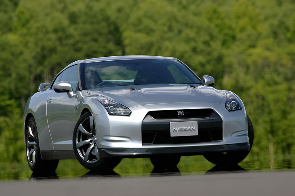 2011 Nissan GT-R Front Angle