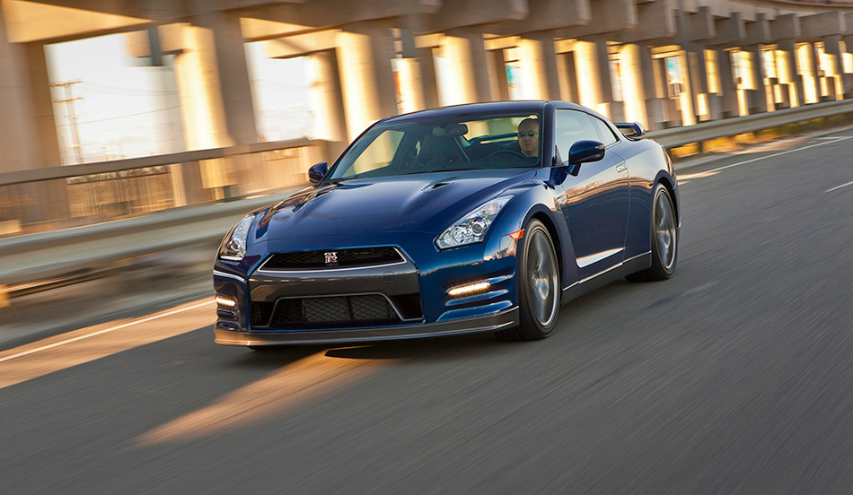 2013 Nissan GT-R Front Angle