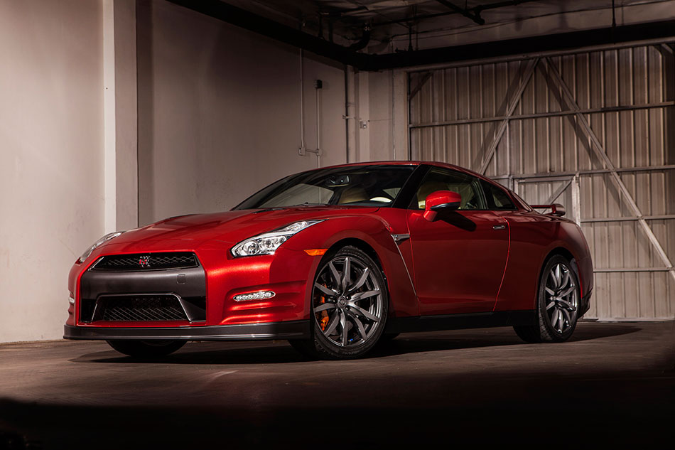 2015 Nissan GT-R Front Angle