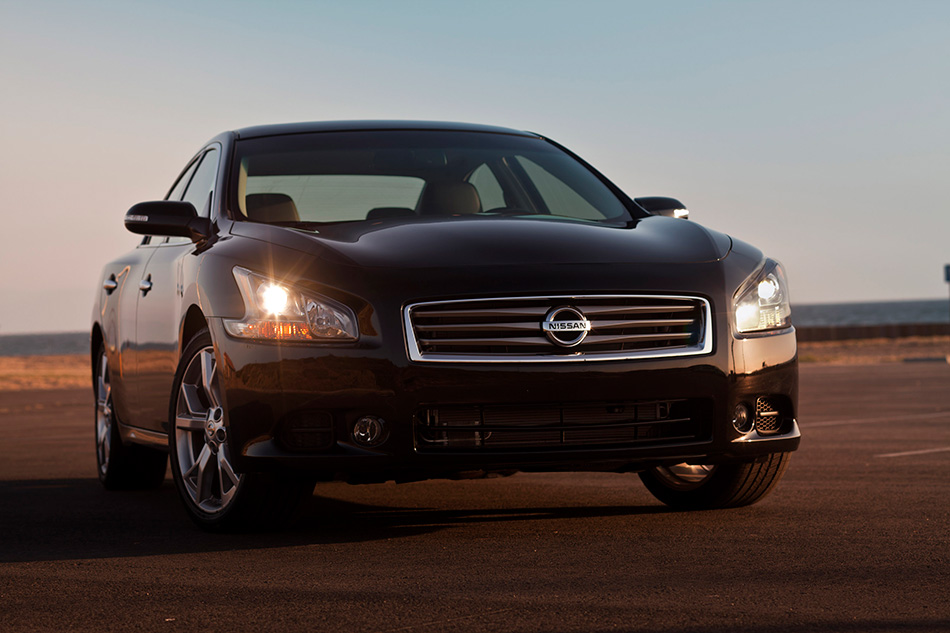 2013 Nissan Maxima Front Angle