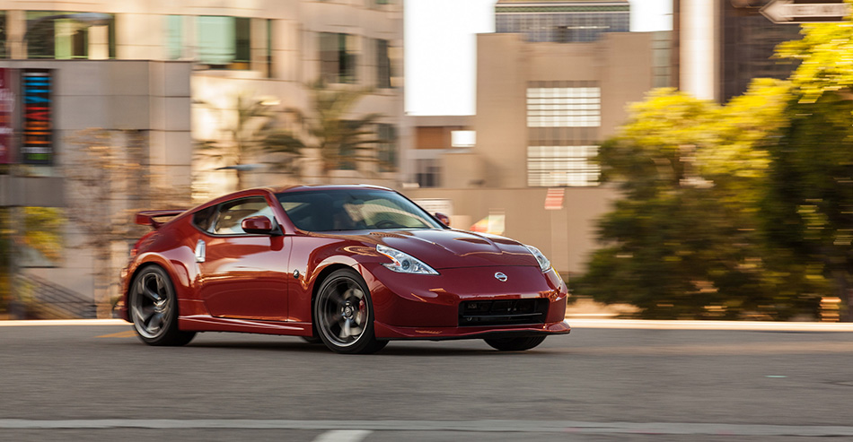 2013 Nissan NISMO 370Z Front Angle