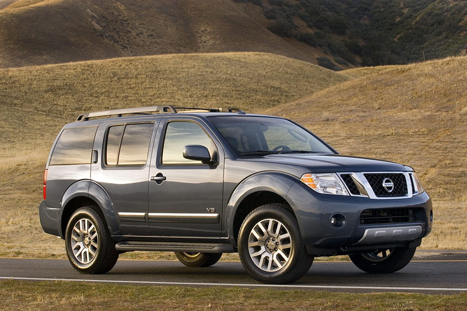 2012 Nissan Pathfinder Front Angle