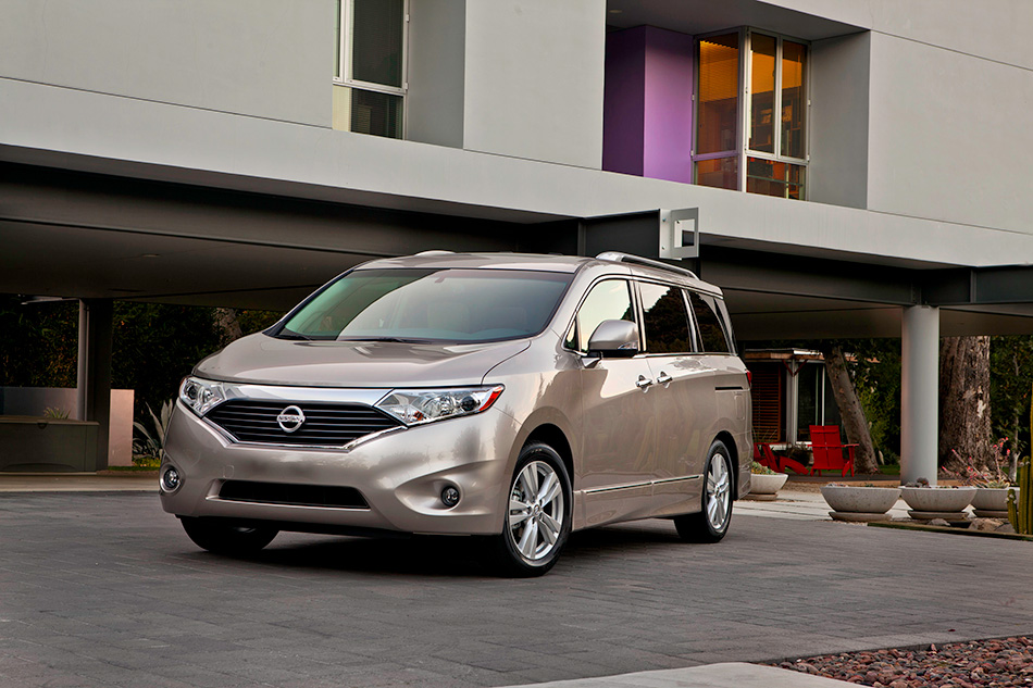 2013 Nissan Quest Front Angle