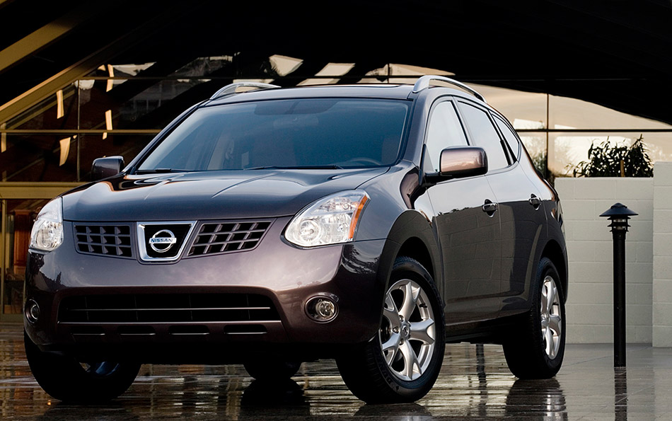 2010 Nissan Rogue Front Angle