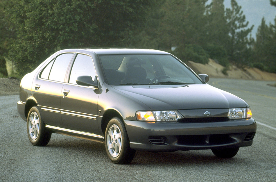 1999 Nissan Sentra Front Angle