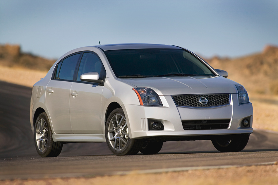 2012 Nissan Sentra SE-R Front Angle