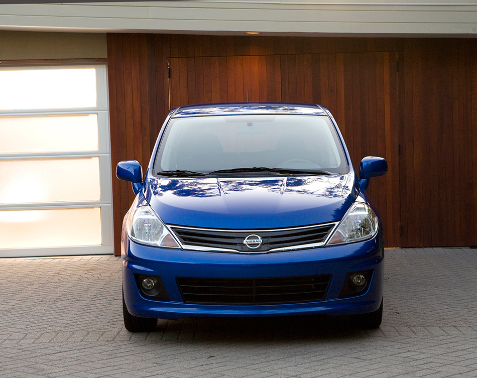 2012 Nissan Versa Hatchback Front Angle