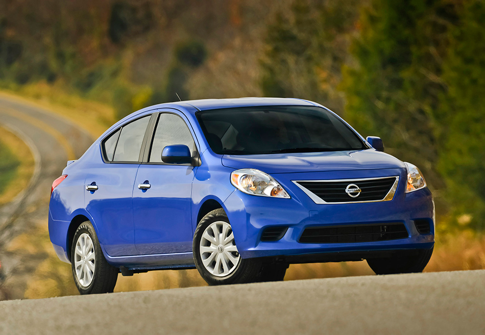 2013 Nissan Versa Sedan Front Angle