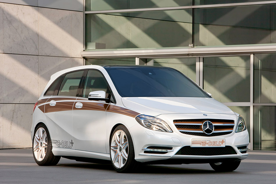 2011 Mercedes-Benz B-Class E-CELL Plus Concept Front Angle