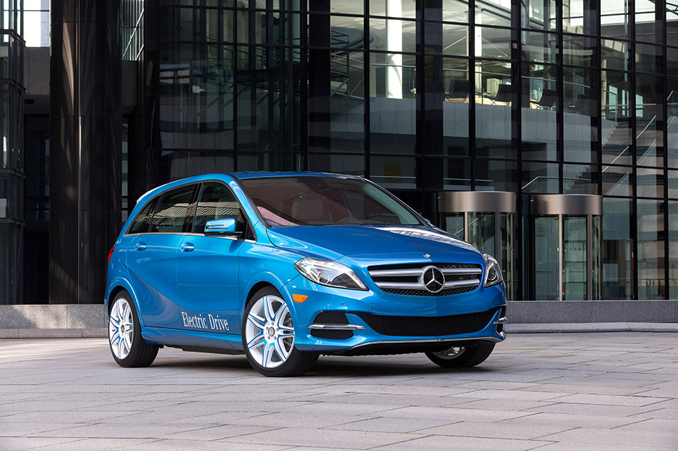 2015 Mercedes-Benz B-Class Electric Drive Front Angle