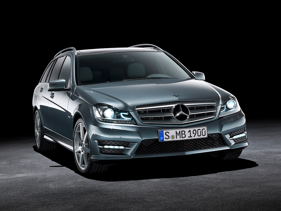 2011 Mercedes-Benz C-classe Front Angle