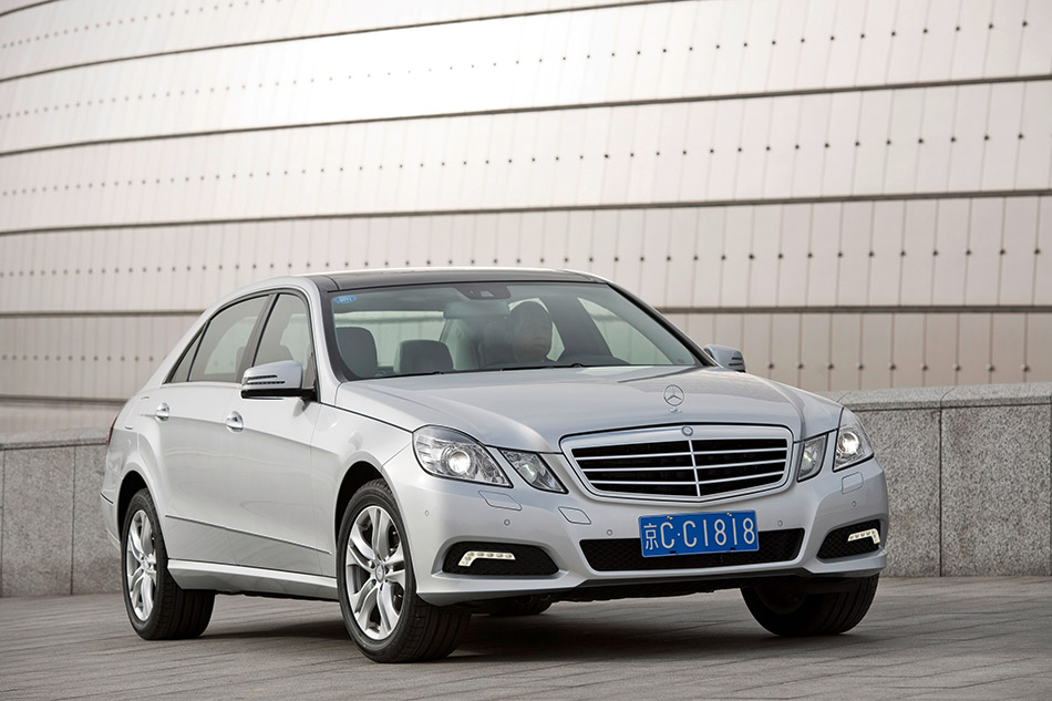 2011 Mercedes-Benz E-Class L Front Angle