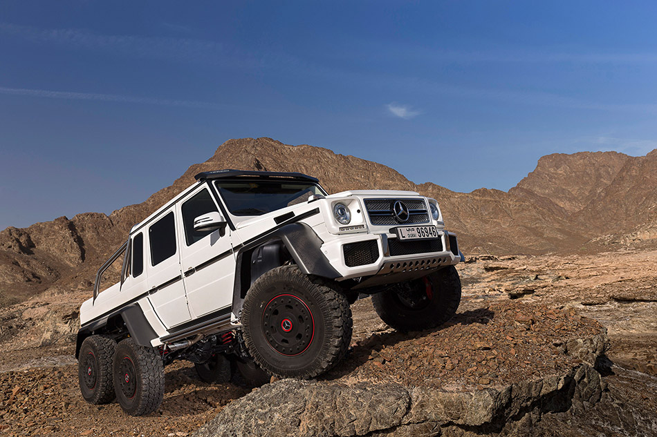 2013 Mercedes-Benz G63 AMG 6x6 Concept Front Angle