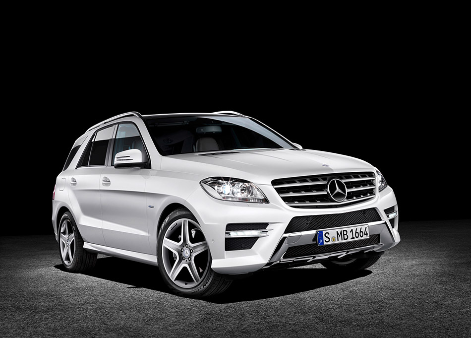 2012 Mercedes-Benz M-Class Front Angle