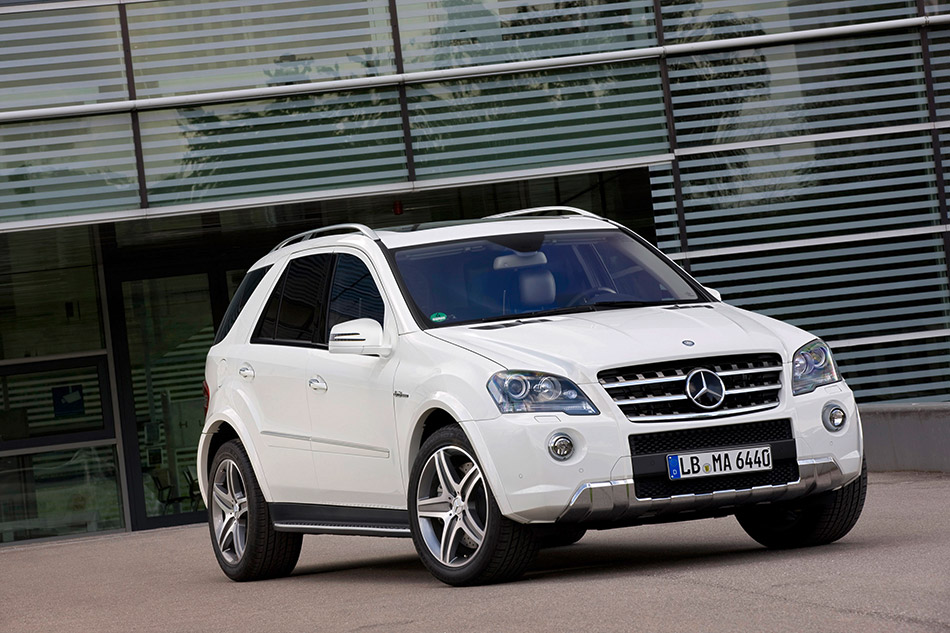 2011 Mercedes-Benz ML 63 AMG Front Angle