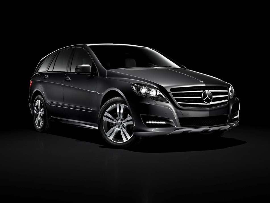 2011 Mercedes-Benz R-Class Front Angle