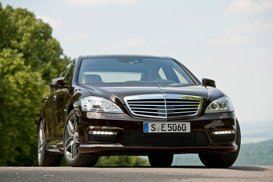 2011 Mercedes-Benz S63 AMG Front Angle