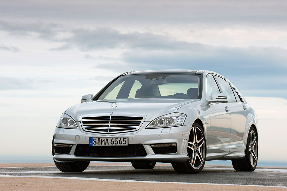 2010 Mercedes-Benz S65 AMG Front Angle