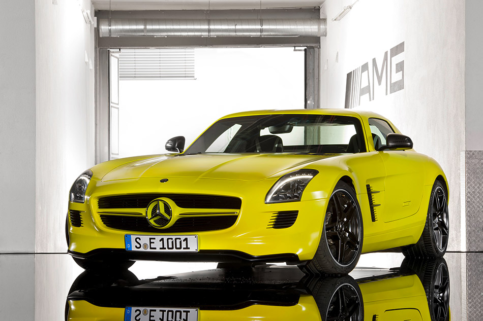 2010 Mercedes-Benz SLS AMG E-Cell Concept Front Angle