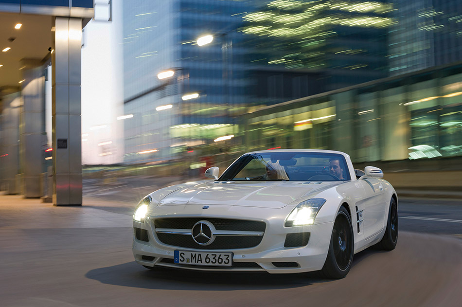 2013 Mercedes-Benz SLS AMG GT Roadster Front Angle