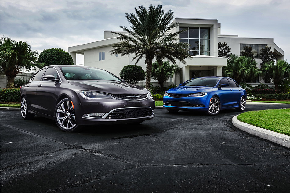 2015 Chrysler 200 Front Angle