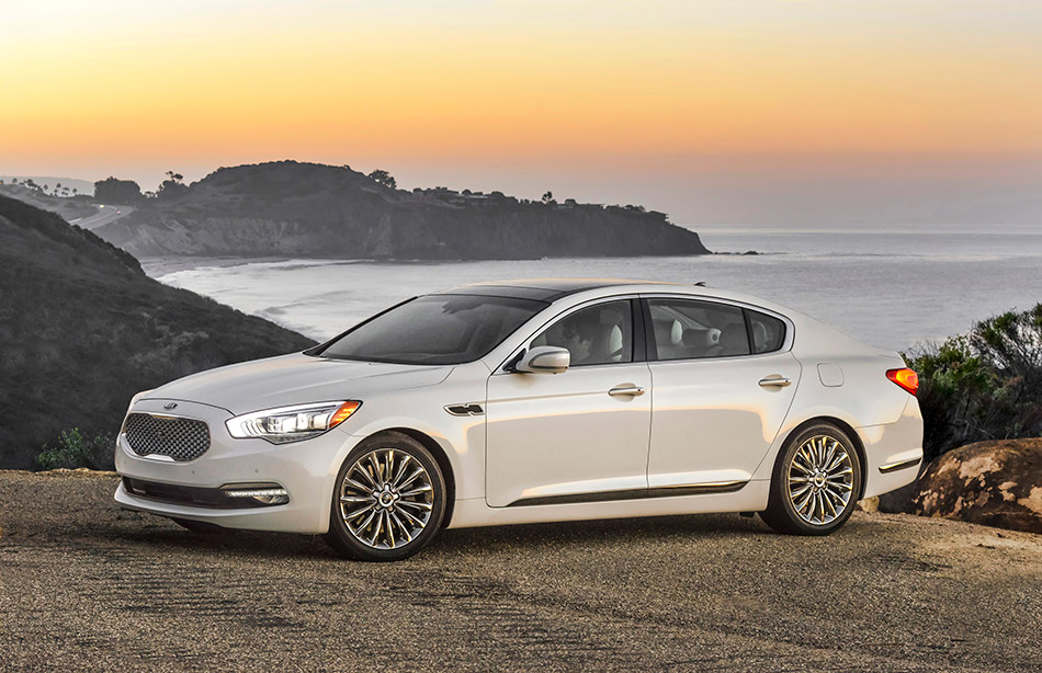 2015 KIA K900 Front Angle