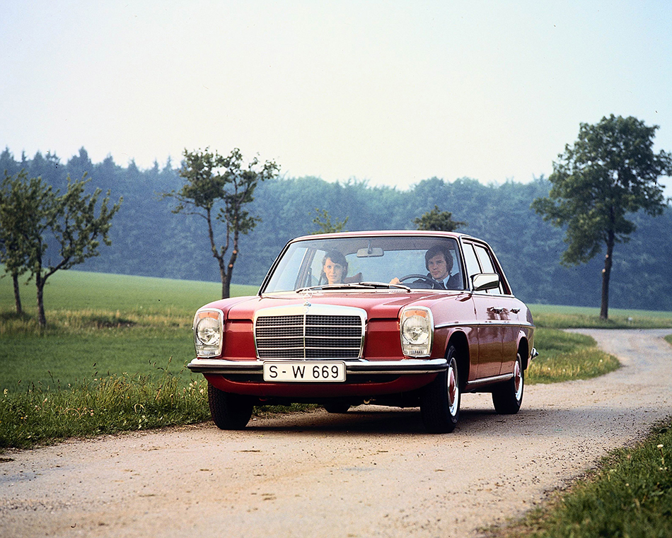 1974 Mercedes-Benz 240 D 3.0 Front Angle