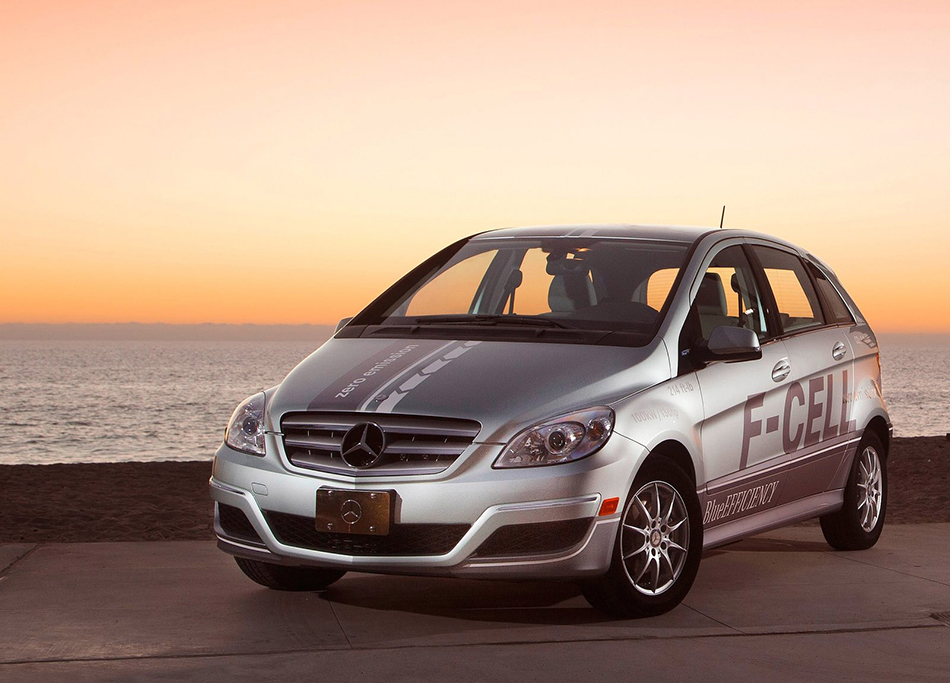 2010 Mercedes-Benz B-Class F-Cell Front Angle
