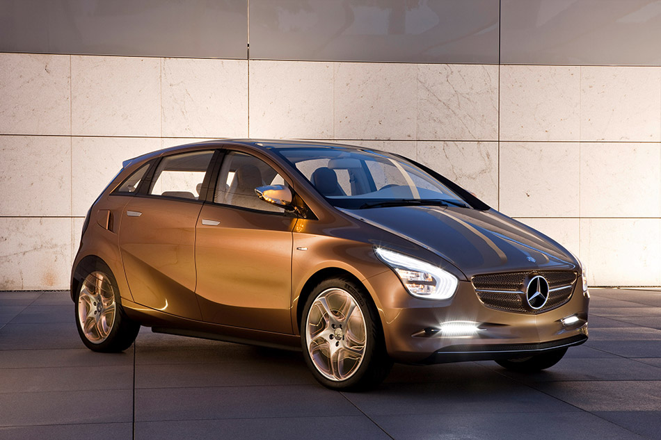 2009 Mercedes-Benz BlueZero E-Cell Plus Concept Front Angle