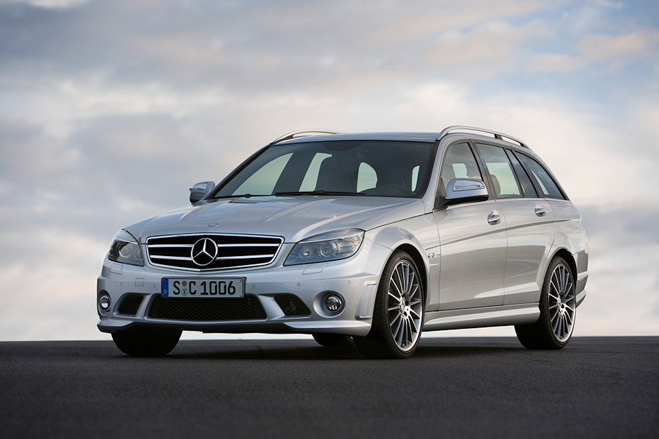 2008 Mercedes-Benz C63 AMG Estate Front Angle