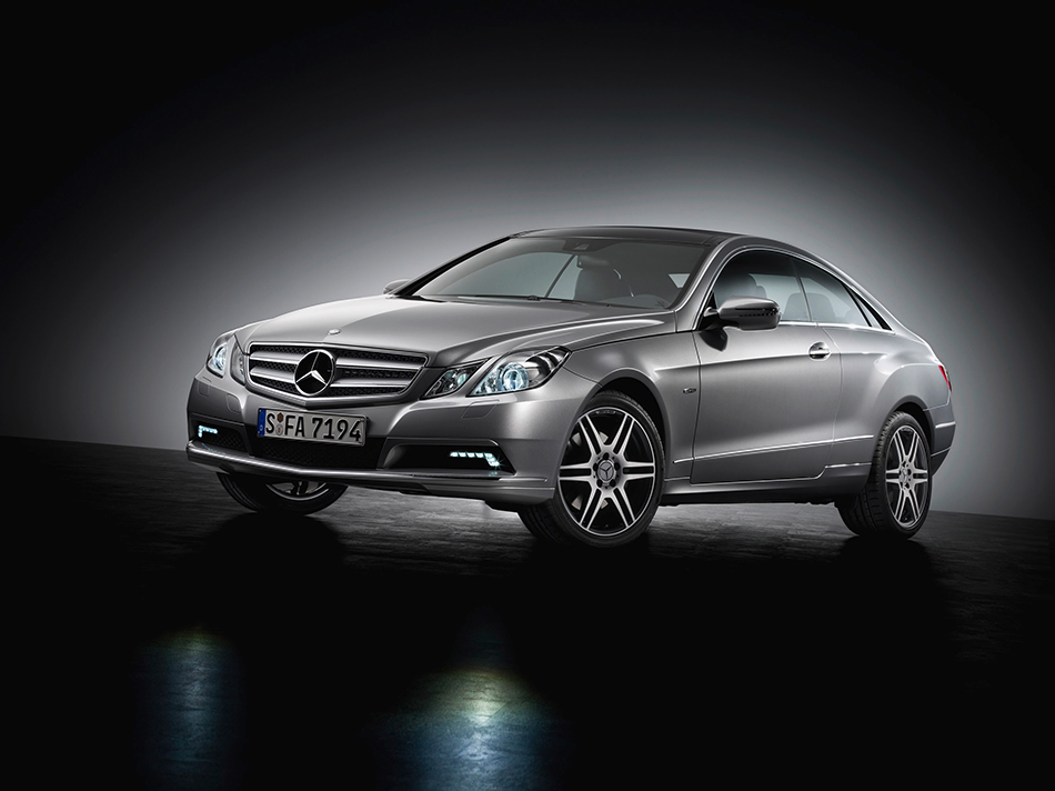 2010 Mercedes-Benz E-Class Coupe Front Angle