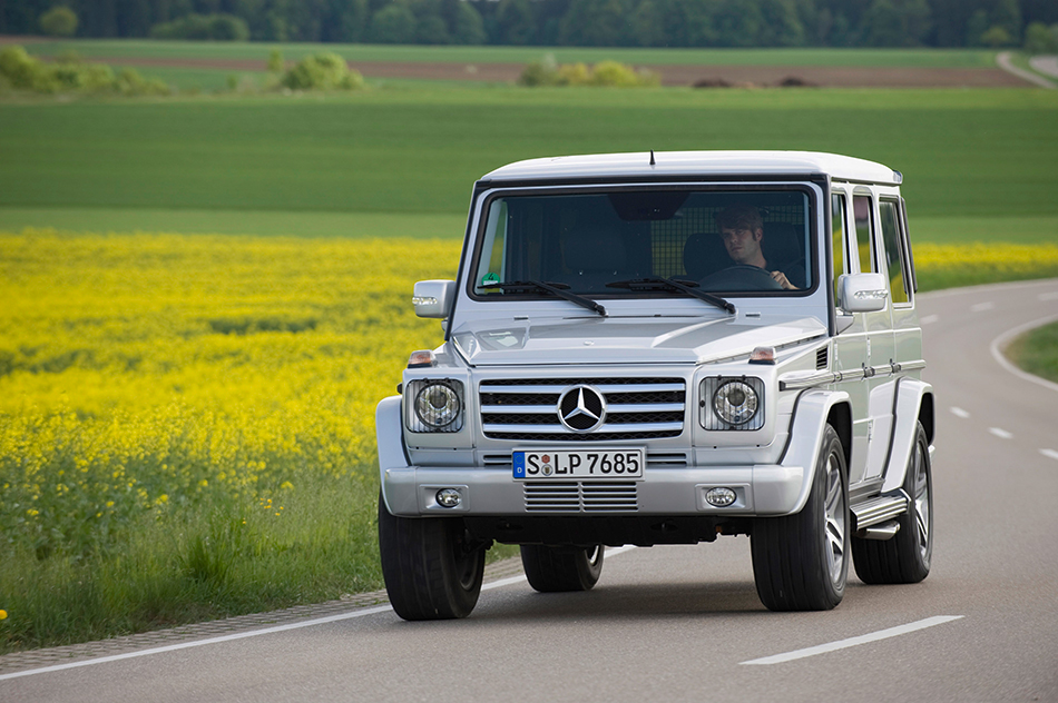 2009 Mercedes-Benz G55 AMG Front Angle