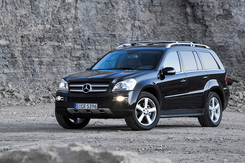 2006 Mercedes-Benz GL-Class Front Angle