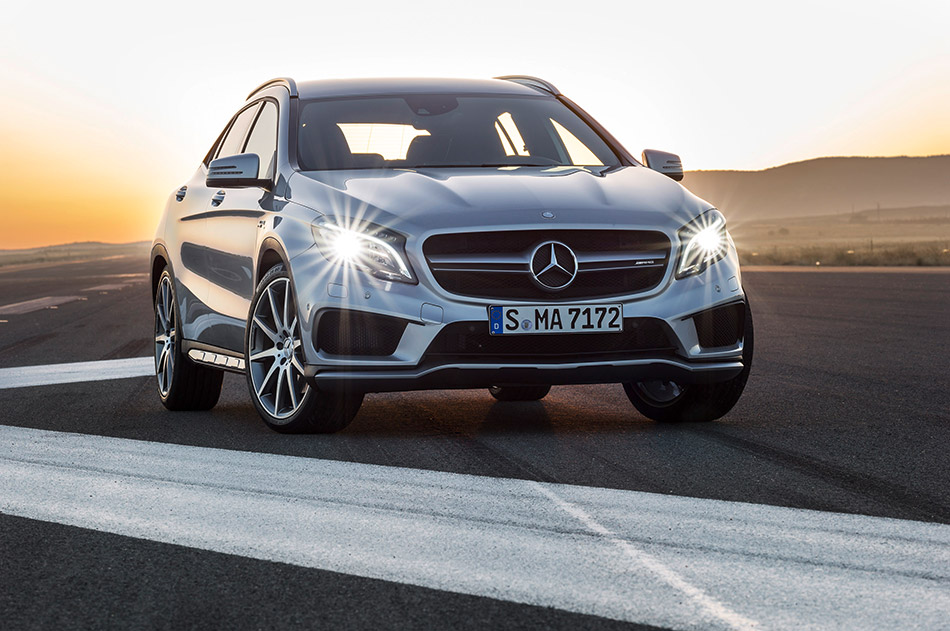 2014 Mercedes-Benz GLA45 AMG Front Angle