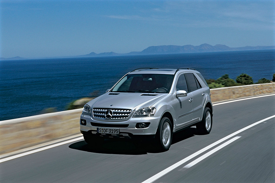 2006 Mercedes-Benz ML420 CDI 4MATIC Front Angle