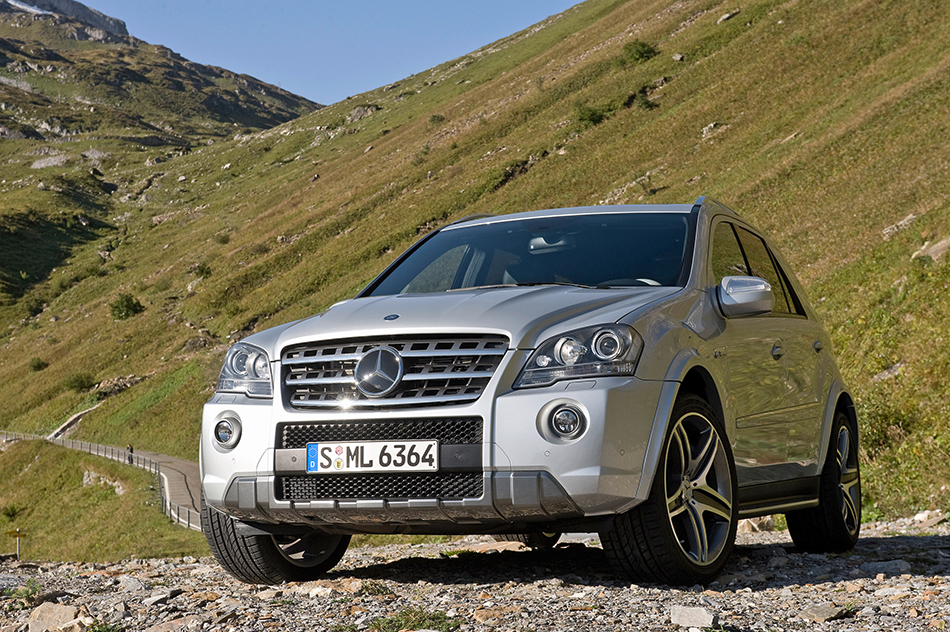 2009 Mercedes-Benz ML63 AMG 10th Anniversary Front Angle