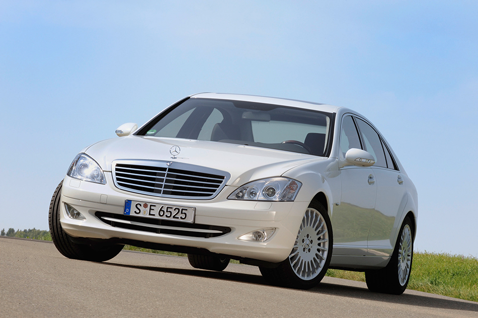 2009 Mercedes-Benz S320 CDI BlueEfficiency Front Angle