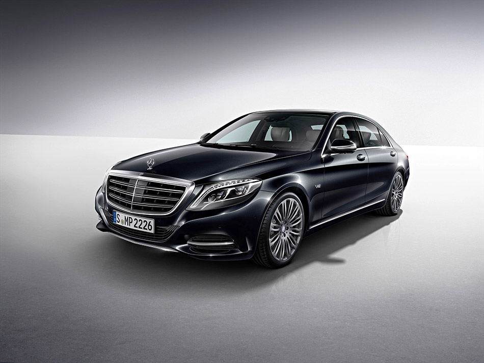 2014 Mercedes-Benz S600 Front Angle